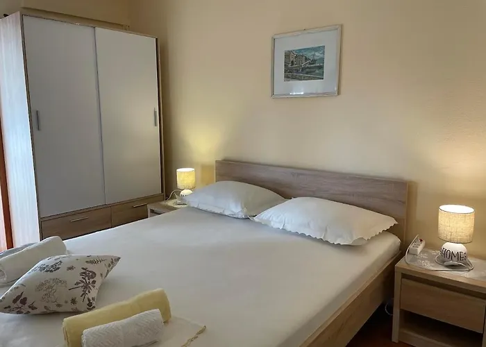 Gordana Buzolic * フヴァル